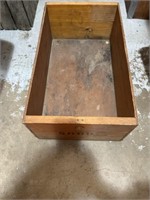 Wooden crate S669