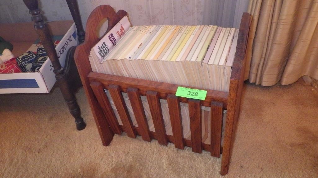 OAK MAGAZINE HOLDER W/ VNTG READERS DIGEST BOOKS