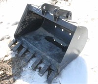 35" 7-Tooth Back-Hoe Bucket, New