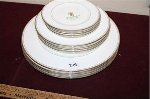 12 Waterford Fine China Plates / New