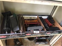 Lionel Train Cars & Other Pieces