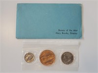 Bicentennial 2 Coin and Medal Mint Set