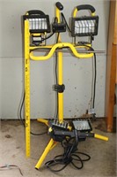 4 Halogen Work LIghts and 1 Stand