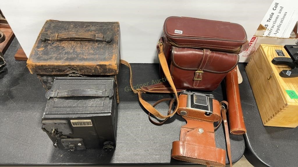 VINTAGE CAMERAS & ACCESSORIES