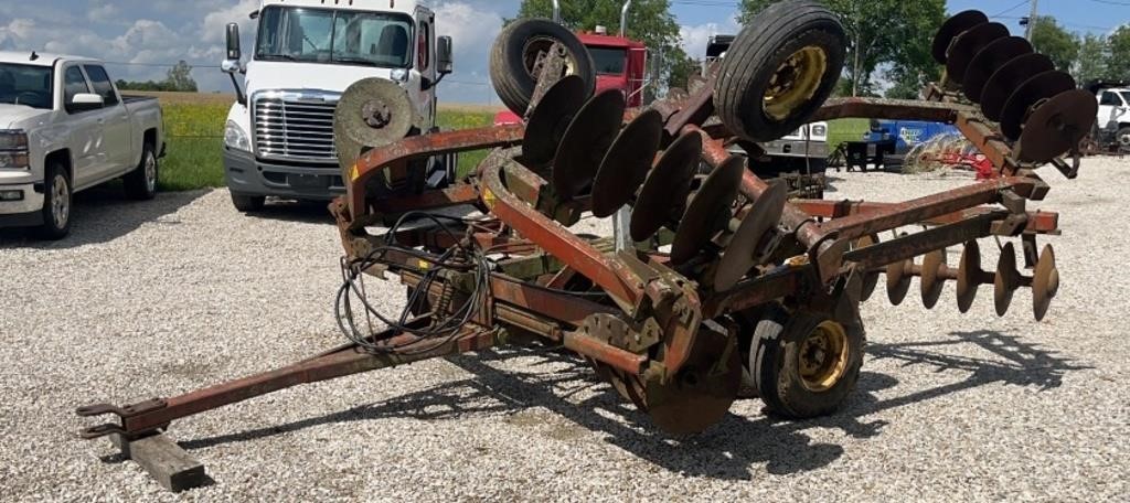 Kewanee 18’ Disk w/Harrows