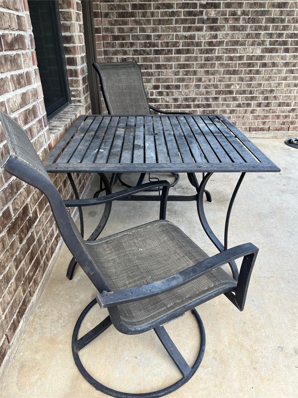 Outdoor Patio Table and Chairs