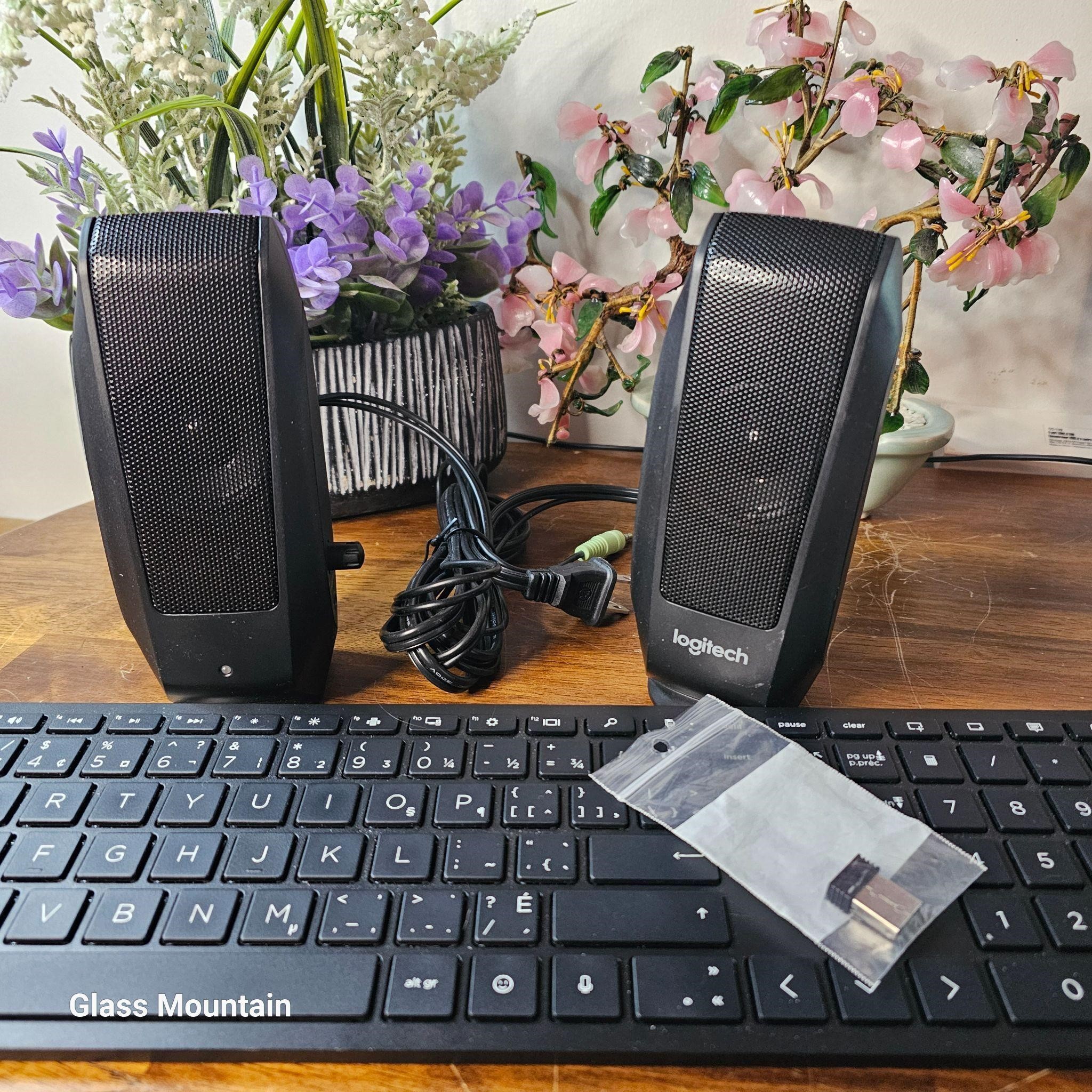 Computer HP Keyboard & Logitech Speakers