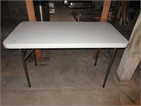 4' Plastic Folding Table