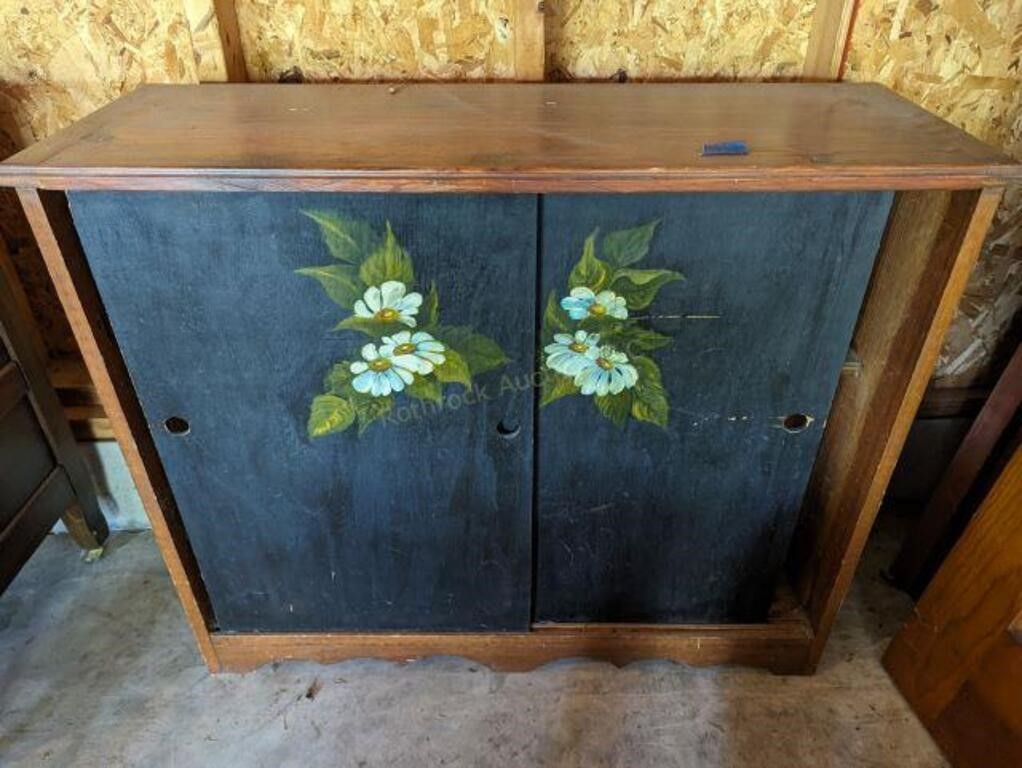 Wooden Painted Entertainment Stand