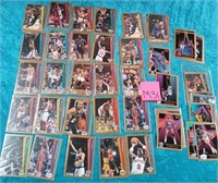 11 - LOT OF COLLECTIBLE BASKETBALL CARDS (M31)