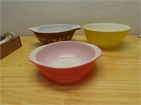 Pyrex bowl lot.