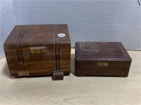 2 small wooden boxes with contents