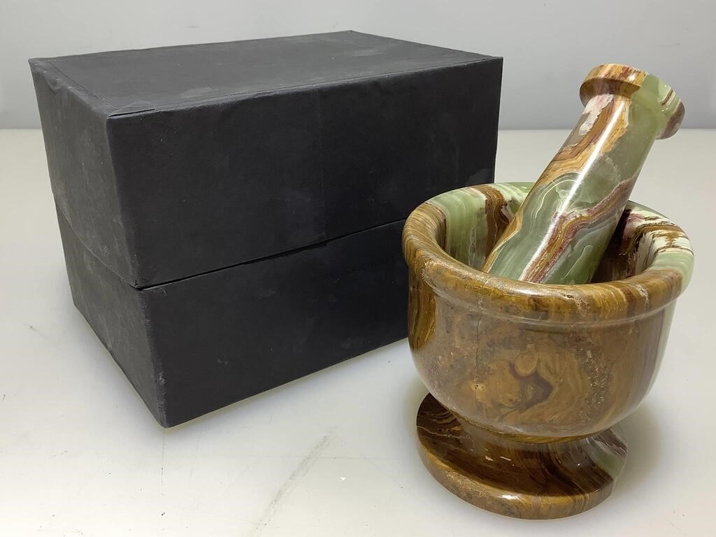 carved Onyx mortar pestle in presentation box.
