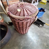 LARGE WICKER LAUNDRY BASKET