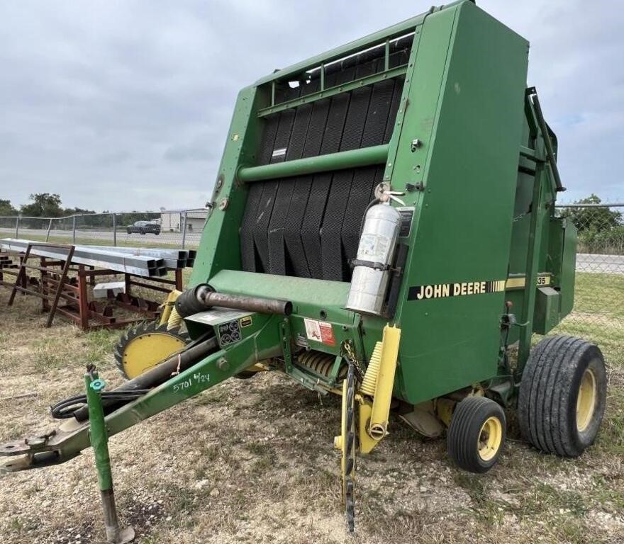 L1 - John Deere 535 Hay Baler