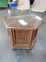 Would octagon table with glass top