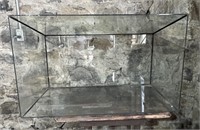 CLEAR GLASS COUNTERTOP DISPLAY (LARGE)