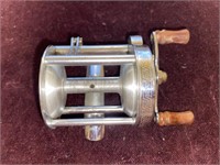 FISHING: Vintage PFLUEGER AKRON 1893L Reel