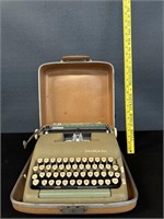 Vintage Smith Corona Typewriter in Case