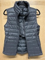 Size small Amazon essentials women vest