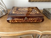 NICE LACQUERED JEWELRY BOX
