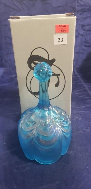 (1) Fenton Blue Bell w/ Box (6" Tall)