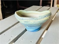 art glass bowl - approx 4" h x 7"