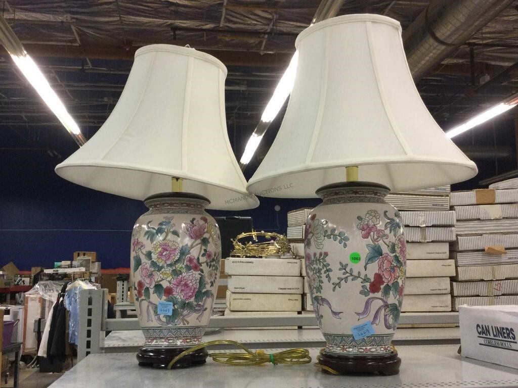 2 vintage asian style lamps. Tested and working.
