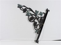 Metal Grapevine Corbel