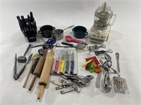 Kitchen Tools: Cutlery, Bowls, Blender & More