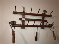 Wall shelf and kitchen utensils