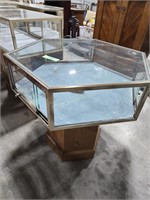 Oak 34-in display case