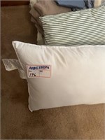 Asst Bedding & Pillows
