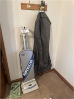 Oreck Upright Vacuum w/Extra Bags