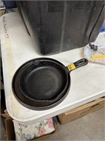 2PC CAST IRON SKILLET / GRIDDLE PAN