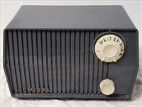 Admiral Model 4L20A Small Tube Radio