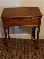 Singer wooden sewing table & machine