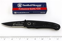 Smith & Wesson Folding Knife w/ Clip