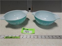 2 Pyrex mixing bowls