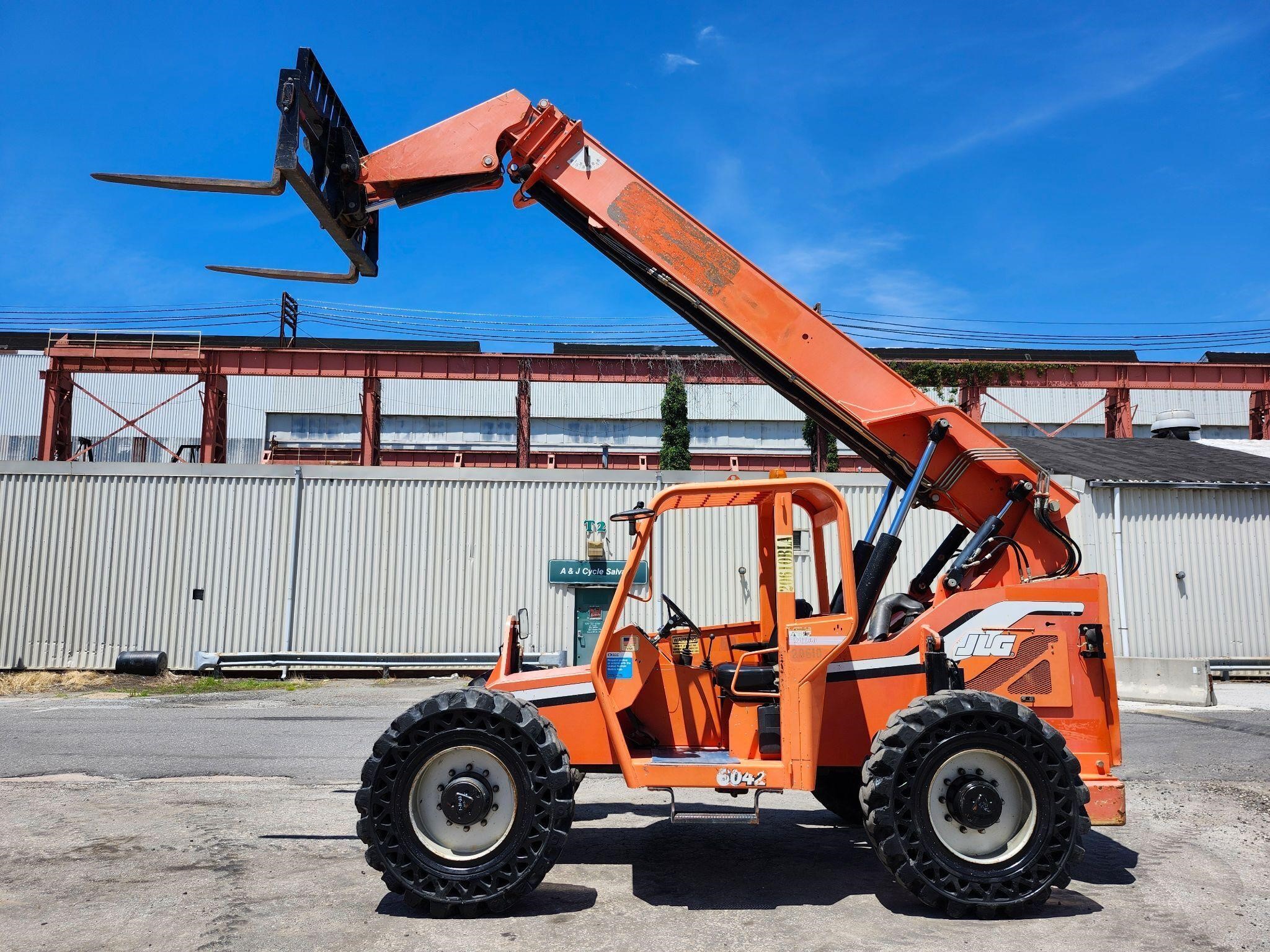 2015 SkyTrak 6042 42ft 6,000lb Telehandler