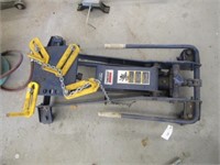 1000Ib Lincoln Hydraulic Hoist, (pumps up)