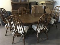66x42 table & 6 chairs, (2 captain chairs) nice,