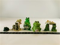 4pcs misc mini frog statues