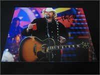 AUTHENTIC TOBY KEITH SIGNED 8X10 PHOTO COA