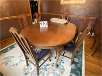 Oval cherry dining room table with six Padded
