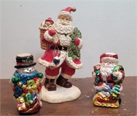 Large Santa statue & pair of candlesticks