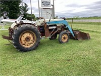 540 Cockshutt Tractor w/Loader