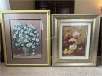 2 Floral Matted, Measures: 25x30, 23x28