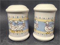 Salt & Pepper Shaker Set