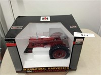 SpecCast IH Farmall 300 Gas Tractor, NF, 1/16